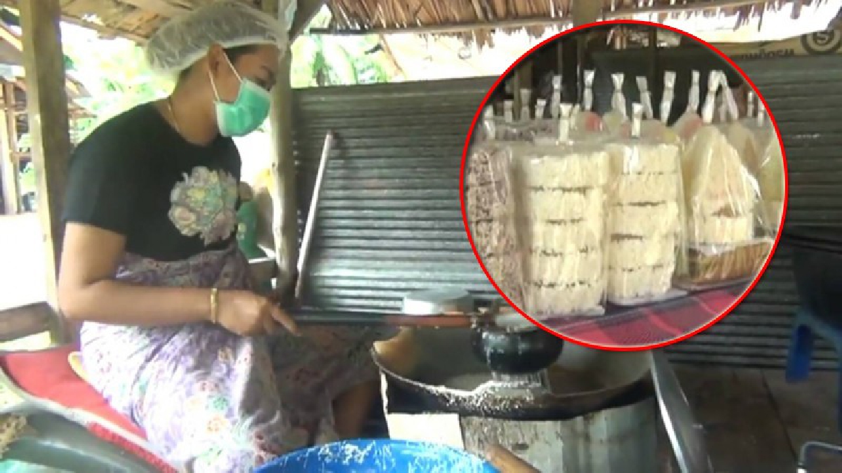 กระบี่!! ชาวบ้านทำ "ขนมลา" สร้างรายได้งาม หลังจากมีเวลาช่วงว่างจากการทำสวน รายได้เสริมได้เยอะช่วงสารทเดือนสิบ (ชมคลิป)
