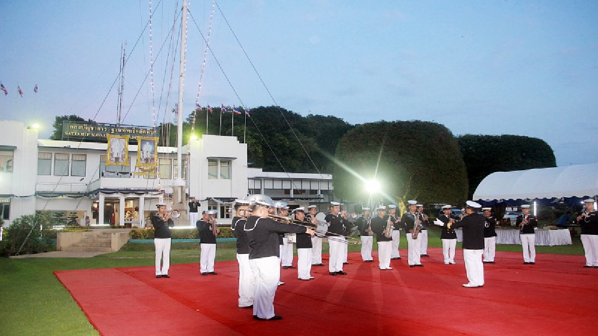 ฐานทัพเรือจัดพิธีอำลาชีวิตราชการอย่างสมเกียรติ (ชมคลิป)