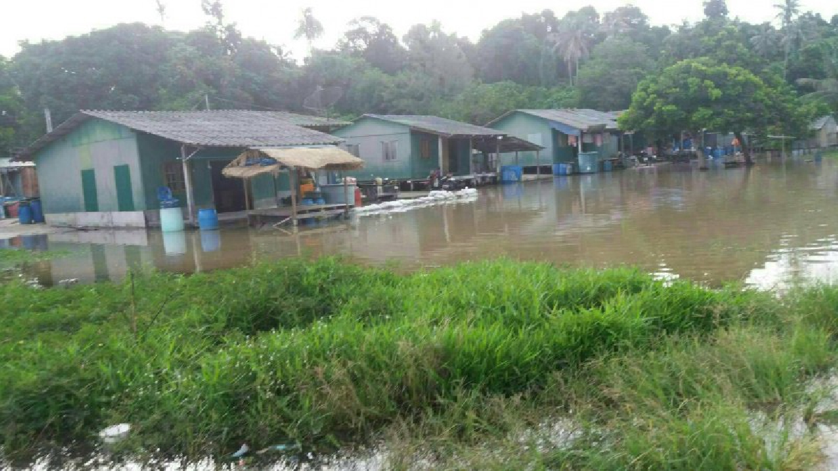 โดนถล่มหนัก!! ฝนตกหนัก ทำเอาชาวบ้านผวาคอยเฝ้าระวัง หวั่นโโนถล่มอีกครั้ง ขณะบนเกาะหลีเป๊ะ น้ำท่วมซ้ำซากอีกรอบ!?