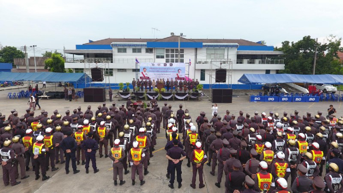 ปทุมธานี รองผวจ.ปล่อยแถวกวาดล้างอาชญากรรมก่อนพระราชพิธีถวายพระเพลิงพระบรมศพ