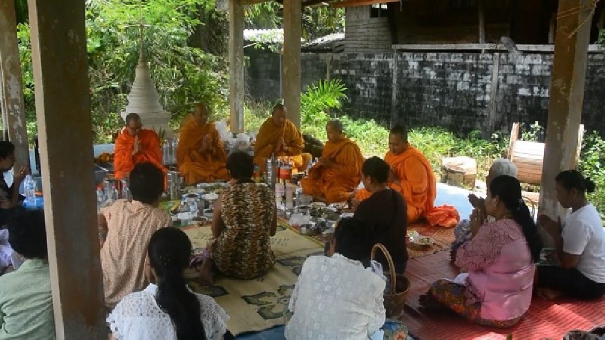กระบี่ ปชช.ร่วมสืบสานประเพณีแต่โบราณ ทำบุญบัวเก็บกระดูกผู้ล่วงลับ