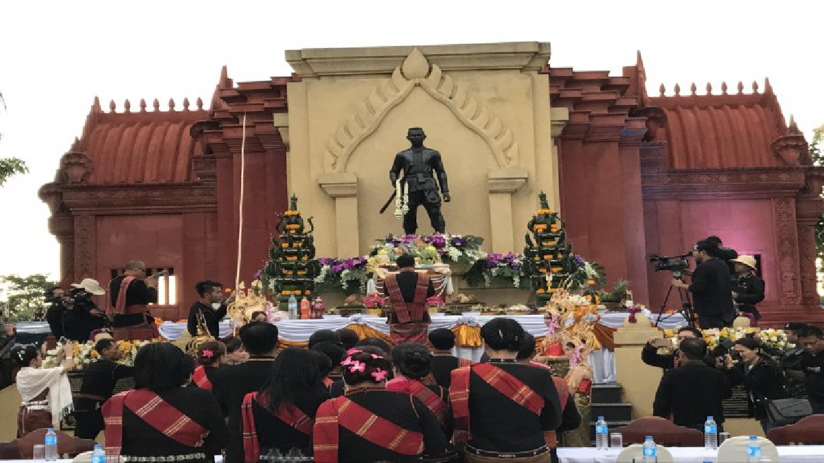 ศรีสะเกษ ชาวไทยเชื้อสายเขมรโบราณกว่า 3,000 คนจัดประเพณีแซนโฏนตายิ่งใหญ่