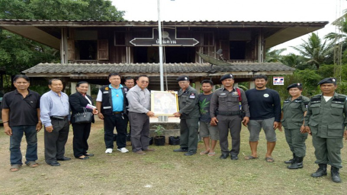 สายตรวจตำบลในอุดมคติ-ชุมพร กก.ตร.สภ.สวี ตรวจเข้มสายตรวจตำบลต้นแบบ หวังให้เป็นตำรวจแบบประชาชนต้องการ(มีคลิป)