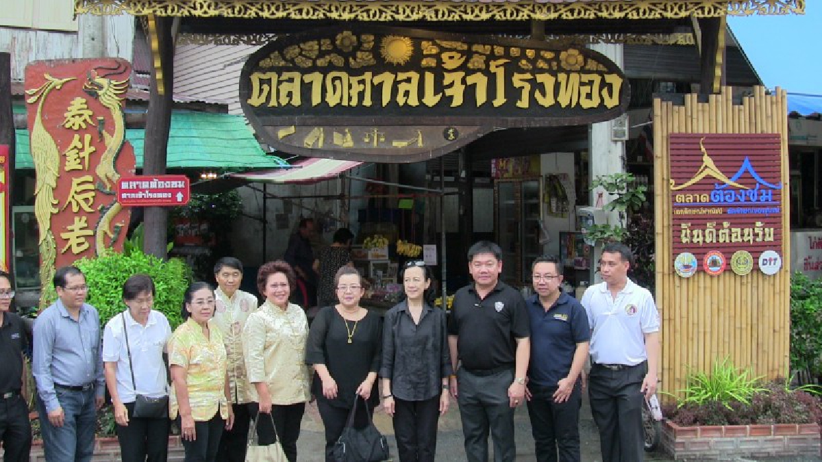 ปลัดกระทรวงพาณิชย์ลงพื้นที่ตลาดร้อยปีเก็บข้อมูลเสนอ ครม.สัญจรภาคกลาง