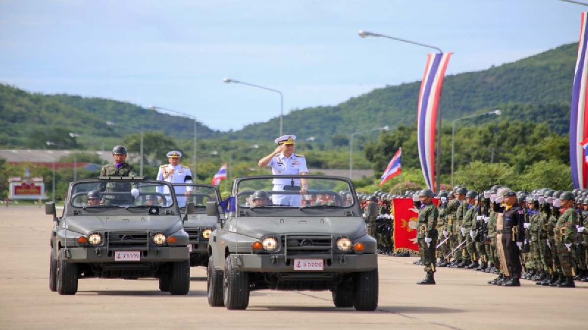 กองทัพเรือ ผบ.ทร.เดินทางมาเป็นประธานในพิธี สวนสนามเทิดเกียรติผู้บัญชาการทหารเรือ อำลาชีวิตราชการ (มีคลิป)
