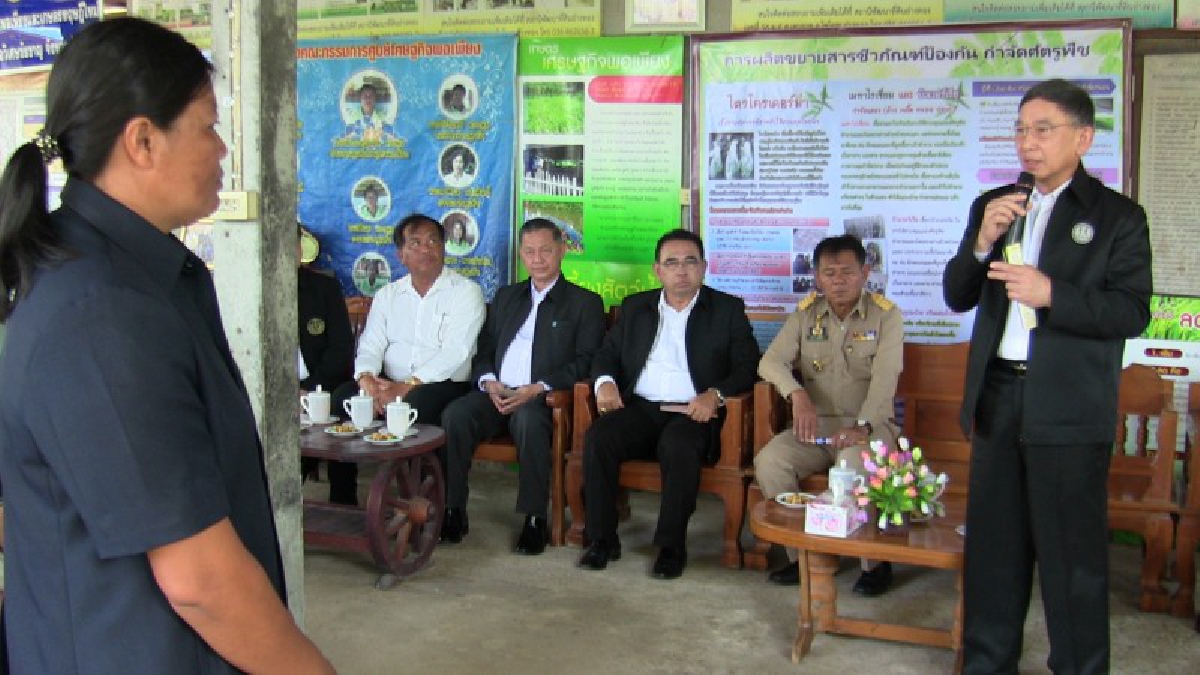 รองนายก!! ลงพื้นที่พบเกษตรกร ที่ศูนย์เรียนรู้เศรษฐกิจพอเพียง หลังมีการใช้สารเคมีป้องกันกำจัดศัตรูพืช และใช้ปุ๋ยเคมีจำนวนมาก (มีคลิป)
