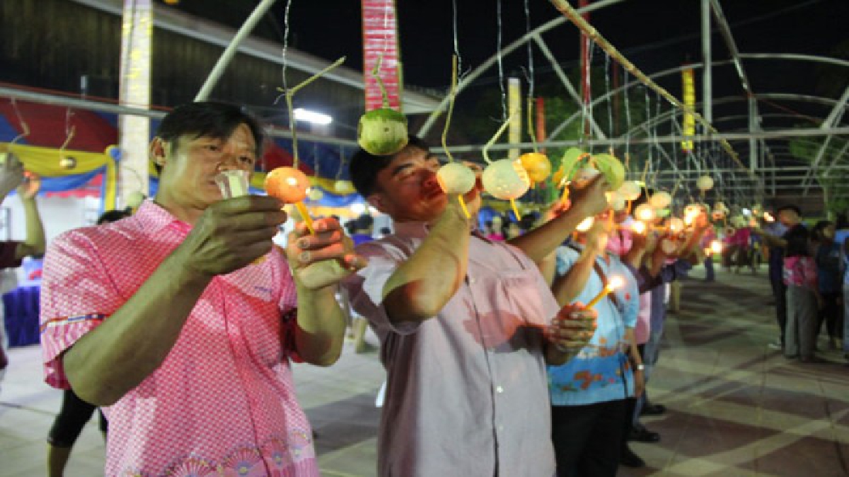 ยโสธร!! พร้อมต้อนรับนักท่องเที่ยวชาวไทย และชาวต่างชาติ เที่ยวชมงานประเพณีจุดไฟตูมกา ออกพรรษาหนึ่งเดียวในประเทศไทย (มีคลิป)