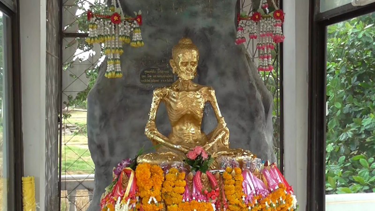 แปลกแต่ขลัง!! เปิดตำนาน"หลวงพ่อผอม" พระพุทธรูปศักดิ์สิทธิ์ปางทรมานกาย อายุกว่า 100 ปี ศูนย์รวมจิตใจของชาวอ่างทอง (มีคลิป)