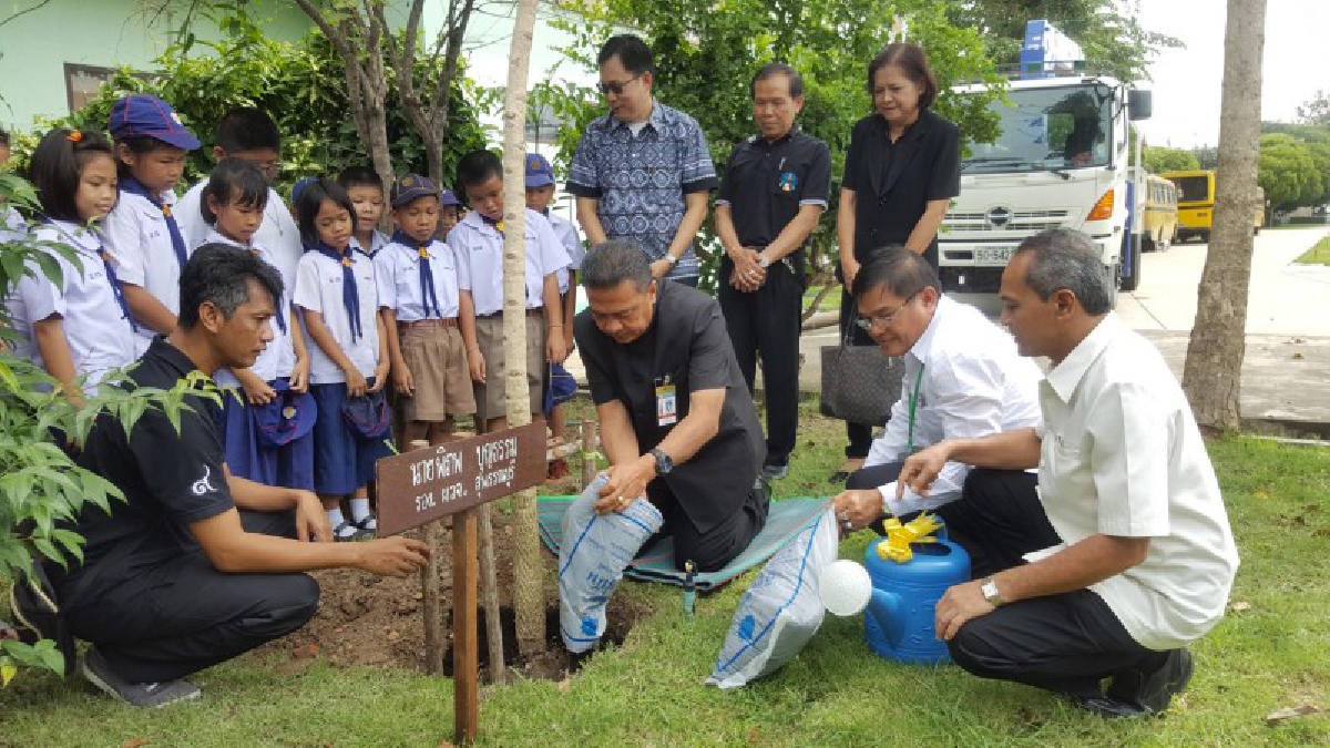 สุพรรณบุรี แห่ร่วมกิจกรรม งานวันอนุรักษ์และพัฒนาแม่น้ำคูคลองแห่งชาติประจำ ปี 2560 (มีคลิป)