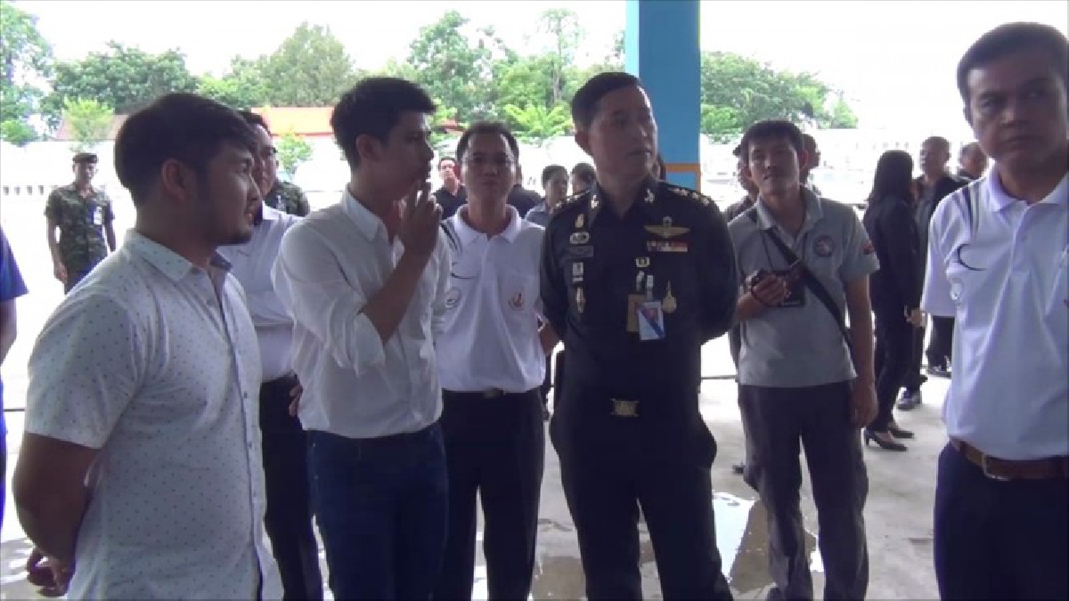 กอรมน.พร้อมหน่วยงานราชการร่วมลงพื้นที่ตรวจสอบโรงผลิตน้ำแข็ง หลังชาวบ้านร้อง ก่อมลพิษทางเสียง (มีคลิป)