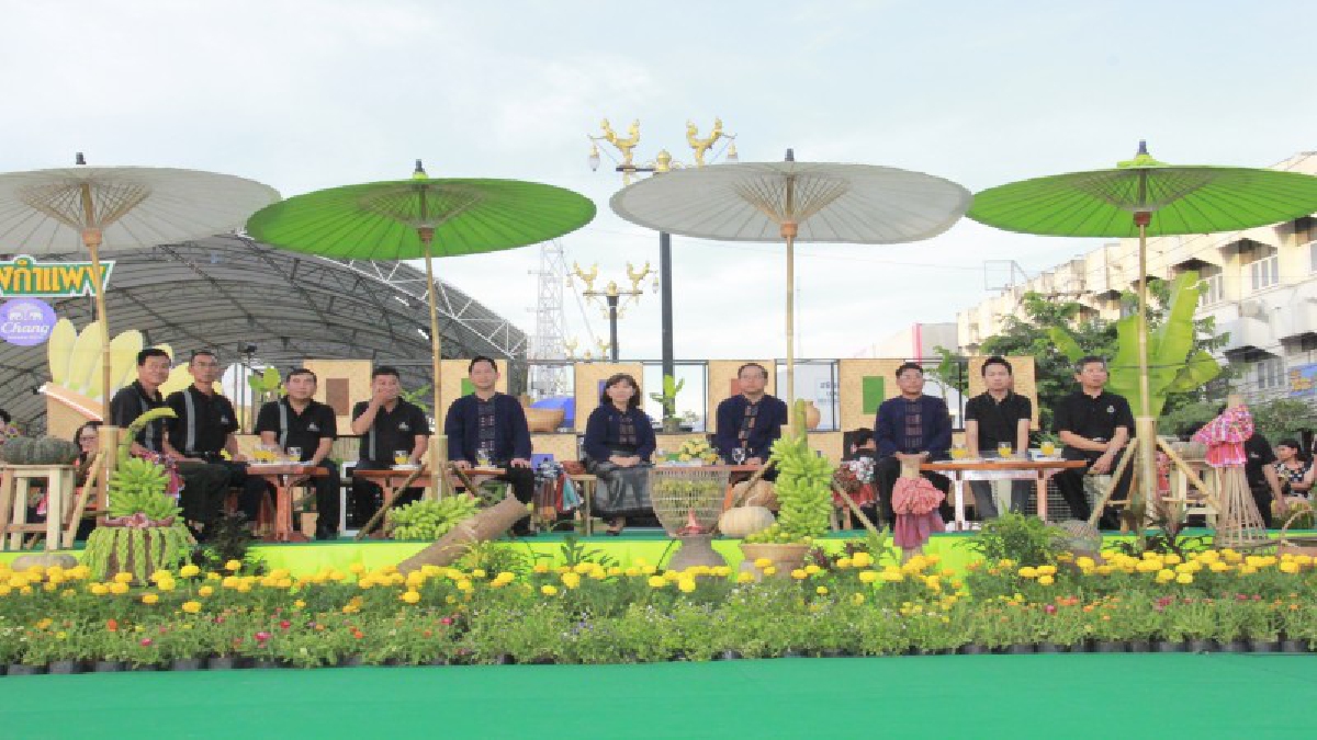 จังหวัดกำแพงเพชร เปิดงานประเพณีสารทไทยกล้วยไข่ และของดีเมืองกำแพง สุดยิ่งใหญ่ตระการตา (มีคลิป)