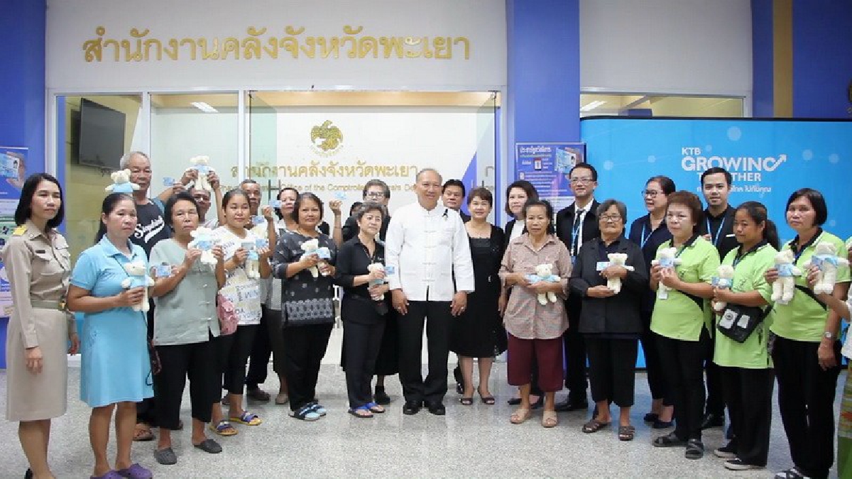 สุดคึกคัก!! ชาวพะเยาแห่รับบัตรสวัสดิการแห่งรัฐวันแรก เผยโครงการนี้ทำเงินหมุนเวียนในพะเยาเดือนละกว่า 41 ล้านบาท!?
