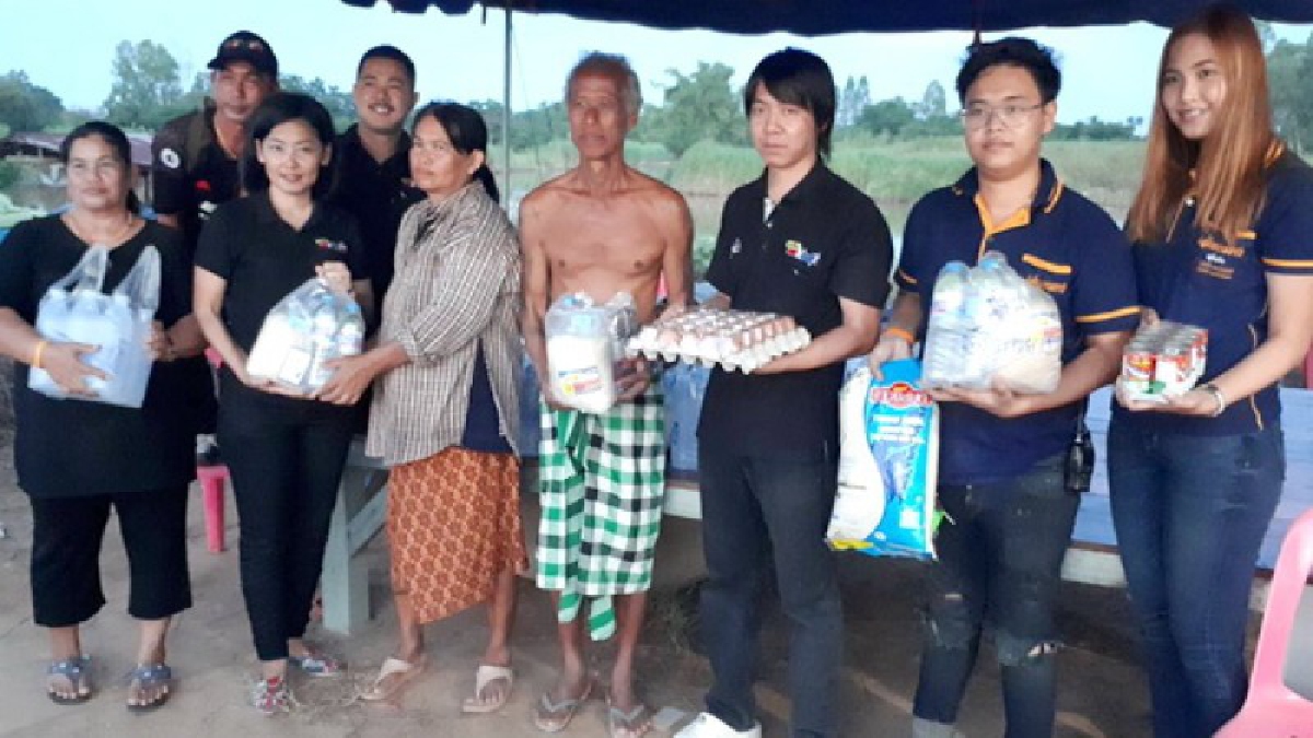 คนสุโขทัยไม่ทิ้งกัน!! กลุ่มรถซิ่ง-จิตอาสาฯระดมสิ่งของช่วยผู้ประสบภัยน้ำท่วมบ้านยางซ้าย-ศรีสำโรงกลับสู่ภาวะปกติแล้ว
