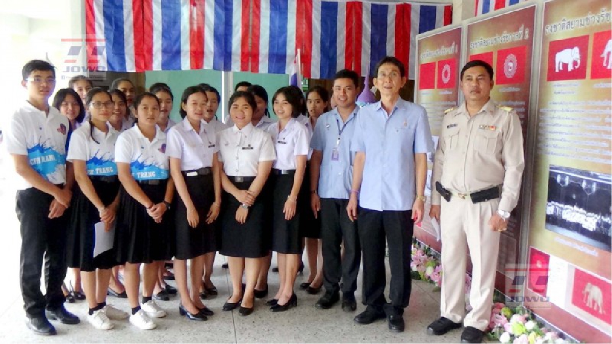 100 ปี ธงชาติไทย น้อมรำลึกในพระมหากรุณาธิคุณของรัชกาลที่ 6 เป็นสัญลักษณ์ของชาติไทยและบ่งบอกถึงเอกลักษณ์และศักดิ์ศรีในความเป็นไทย