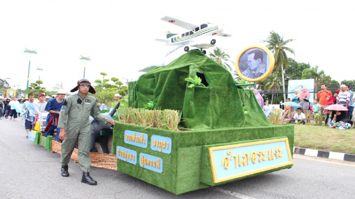 นราธิวาสจัดริ้วขบวนแห่ 16 ริ้วขบวน ถ่ายทอดประเพณีและวัฒนธรรมท้องถิ่น ในพิธีเปิดงานของดีเมืองนรา ครั้งที่ 42