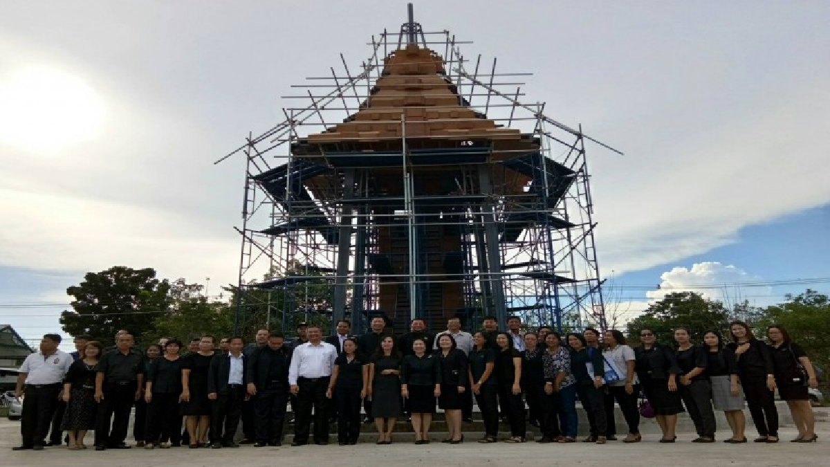 นครนายก!! ตรวจสอบความพร้อม พระเมรุมาศจำลอง ก่อนการเตรียมงาน พระราชพิธีถวายพระเพลิงพระบรมศพในหลวง ร.9 (มีคลิป)