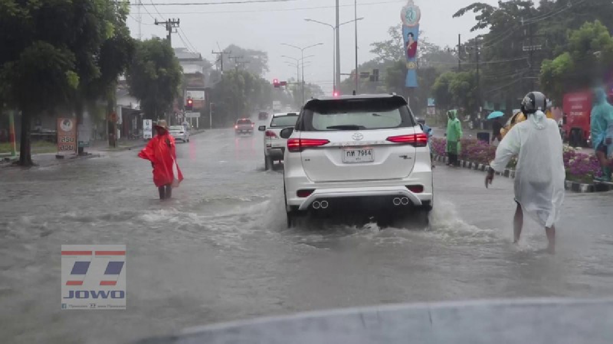 ฝนถล่มเมืองตรัง 5 ชม.เต็มๆ ท่วมหลายพื้นที่ในเขตเทศบาลเมืองกันตังน้ำท่วม และทะลักเข้าบ้านเรือนชาวเกาะมุกด์ (ดูคลิป)