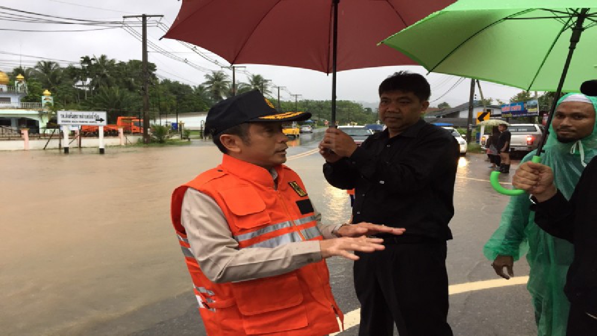 ฝนตกหนักทั้งวัน เกิดน้ำท่วมฉับพลันหลายพื้นที่ ผู้ว่าฯสั่งปชช.เฝ้าติดตามและฟังคำเตือนภัยจากทางจังหวัด(ชมคลิป)