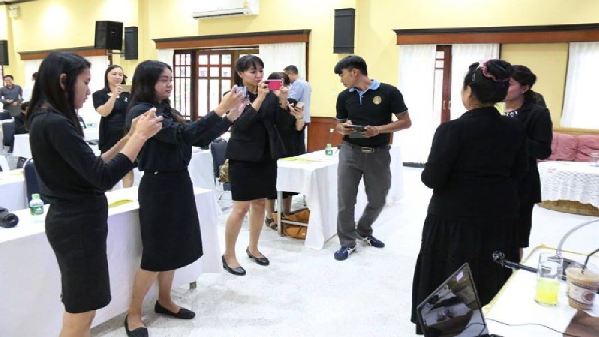 ไม่ตกยุค!! เครือข่ายปชส.โรงเรียน สพม.19 รุกการใช้สื่อออนไลน์ ไทยแลนด์ 4.0