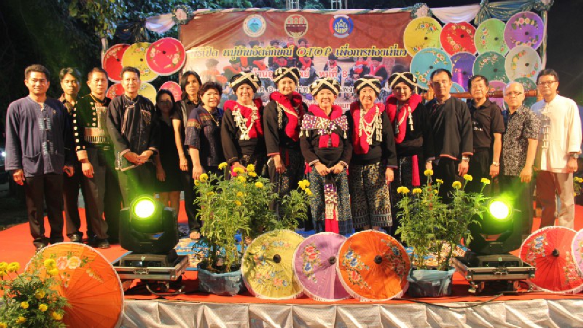 อ.ปางศิลาทอง เปิดหมู่บ้านอัตลักษณ์ OTOP เพื่อการท่องเที่ยว บ้านอุดมทรัพย์ ชิมอาหารพื้นบ้าน ชมการแสดงพื้นถิ่น และสินค้าชาวเขาเผ่าเมี่ยน
