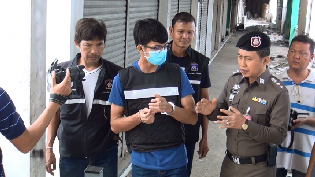 รวบไอแสบ!! รวบหนุ่มนราธิวาสเจาะเพดาน กวาดโทรศัพท์มือถือ นับร้อยเครื่องส่งขาย เจ้าหน้าที่เร่งสอบสวน หวั่นเป็นแนวร่วมโจรใต้!?