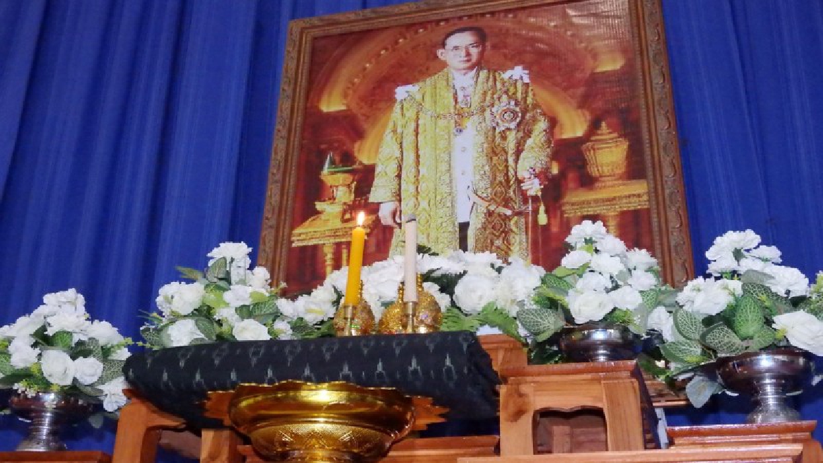 พสกนิกรชาว อ.ท่าอุเทน จ.นครพนม ทอผ้าฝ้ายลายเจ้าเมืองถวายในหลวงรัชกาลที่ 9 (มีคลิป)