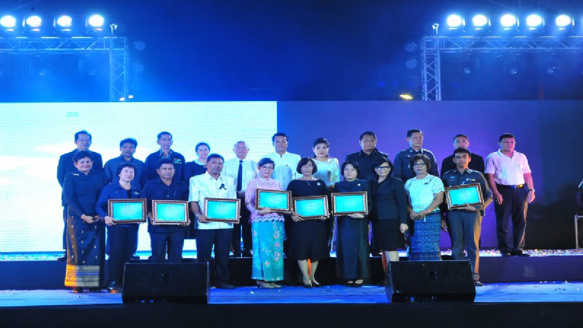 สุดอลังการ!! แสงสีแสงอารยธรรมอาเซียน ชุมพรจัดการแสดง แสง สี เสียง ย้อนรอยอารยธรรมศรีวิชัยสู่อาเซียน (มีคลิป)