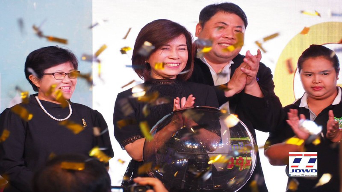 รองอธิบดี กรมพัฒนาธุรกิจการค้า เปิดงาน พาณิชย์มุ่งเป้าระเบียงเศรษฐกิจตะวันออก Offline 2 online expo ณศูนย์การค้าเซ็นทรัลจังหวัดระยอง
