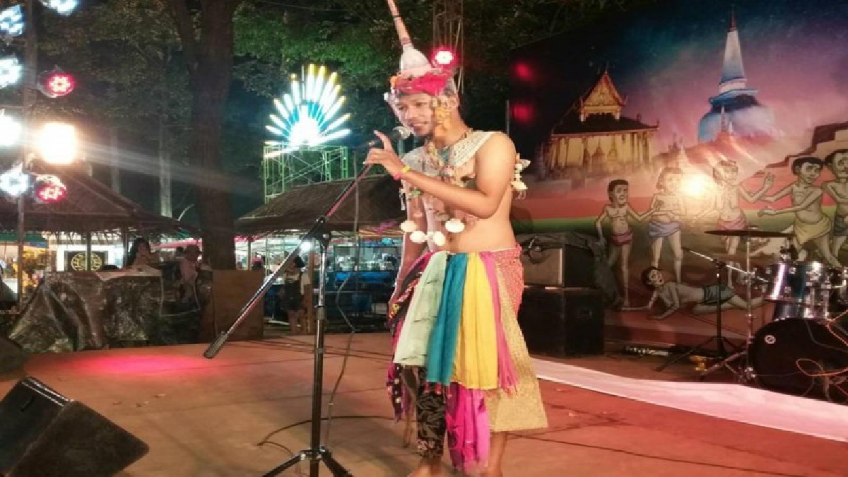 ฮือฮาโนราห์โกลน!! แห่ชมศิลปินเยาวชนแสดงมโนราห์โกลนในงานนิทรรศการหุ่นเปรต-หวังสืบสานเป็นศิลปะการแสดงอีกแขนงหนึ่งของภาคใต้ไม่ให้สูญหาย