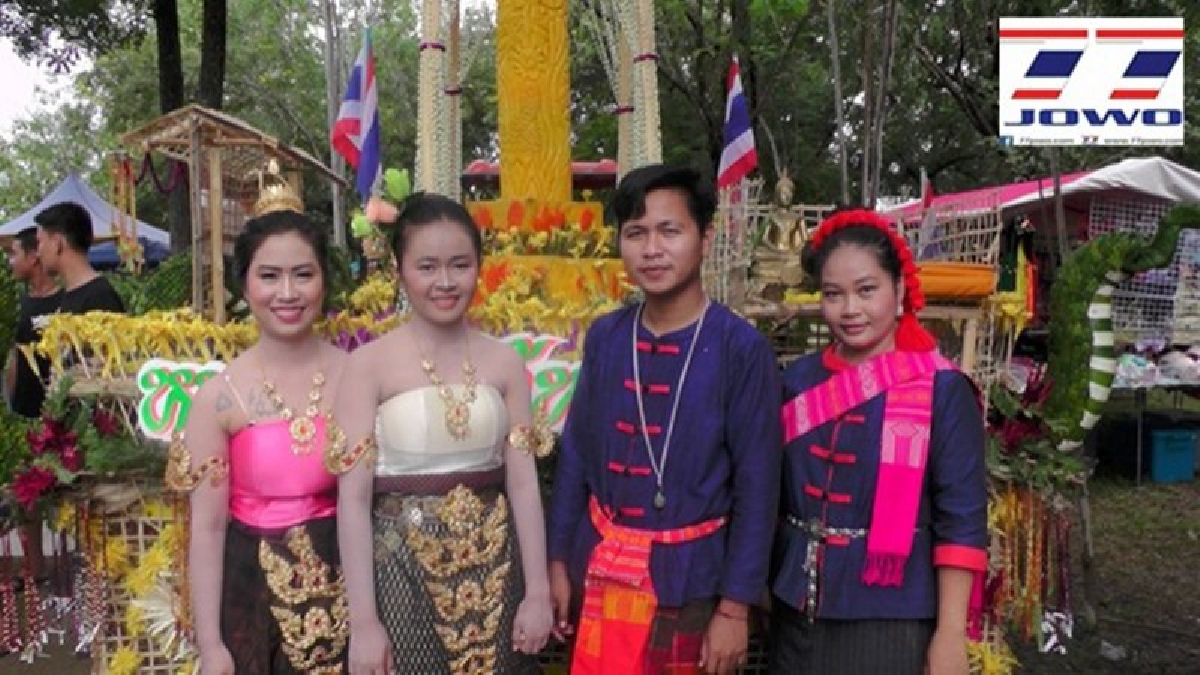 สุดคึกคัก!! ชาวชัยภูมิร่วมจัดงานสืบสานประเพณีโบราณทอดเทียนโฮมส่งท้ายก่อนออกพรรษาหนึ่งในฮีต12ครอง14ของชาวอิสาน