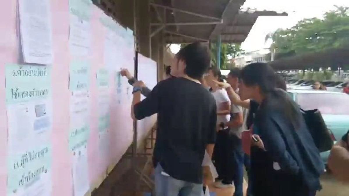 คึกคัก!! บรรยากาศการสอบเข้ารับราชการส่วนท้องถิ่นสนามสอบ พะเยาเป็นไปอย่างคึกคัก คาดทำเงินสะพัดในจังหวัดกว่า 10 ล้านบาท!?