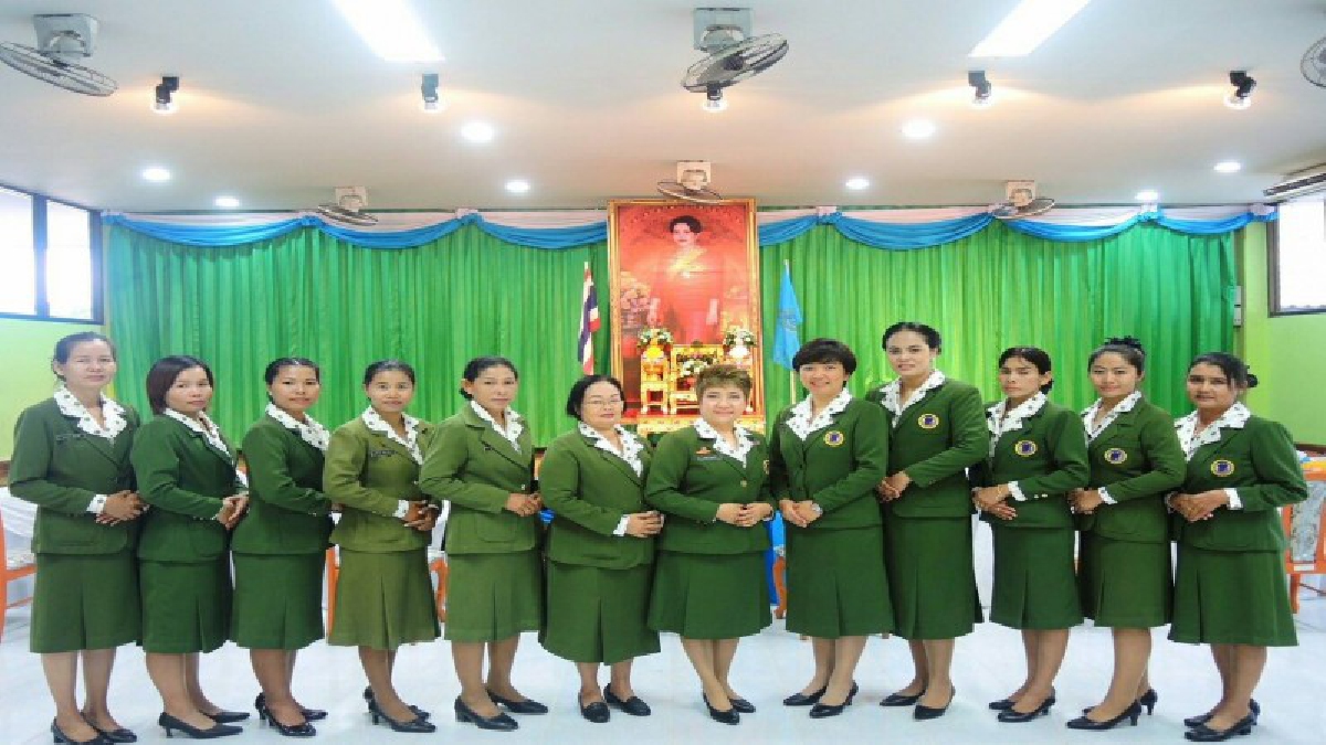 ผลิตภัณฑ์ทำด้วยมือแม่บ้านทหาร ชุมพรสมาคมแม่บ้านทหารบกสาขากองพันทหารราบที่ 1 กรมทหารราบที่ 25 จำหน่ายผลิตภัณฑ์แฮนด์เมด แม่บ้านทหาร (คลิป)
