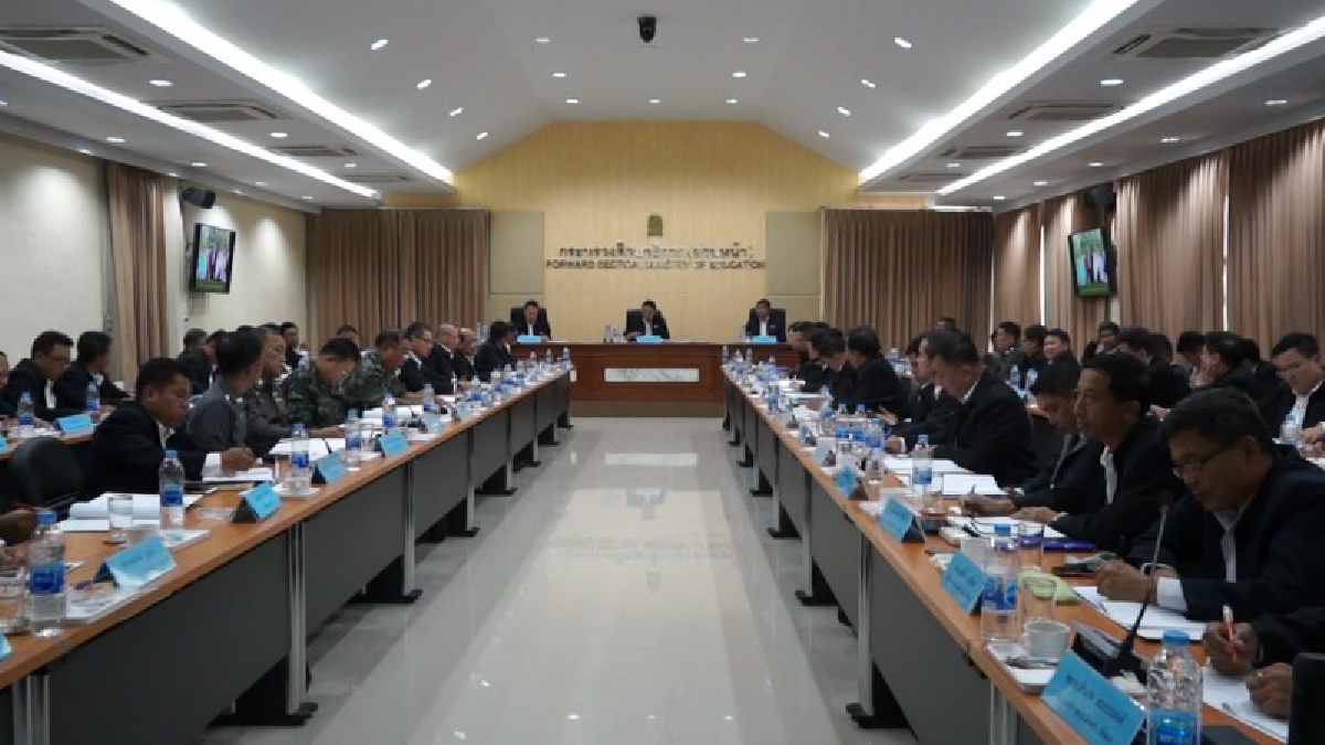 บิ๊กโด่งพร้อมคณะผู้แทนพิเศษส่วนหน้า ลงพื้นที่สรุปผลงาน 3 จังหวัดชายเเดนใต้ และติดตามสรุปผลโครงการขับเคลื่อนหาทางแก้ไข จ.ชายแดนใต้!? (คลิป)