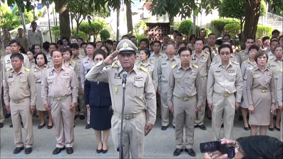 กึกก้องทั่วปฐพี!! ชาวอ่างทอง พร้อมใจกันร่วมร้องเพลงชาติไทย เนื่องในโอกาสครบรอบ 100 ปี ธงชาติไทย (มีคลิป)