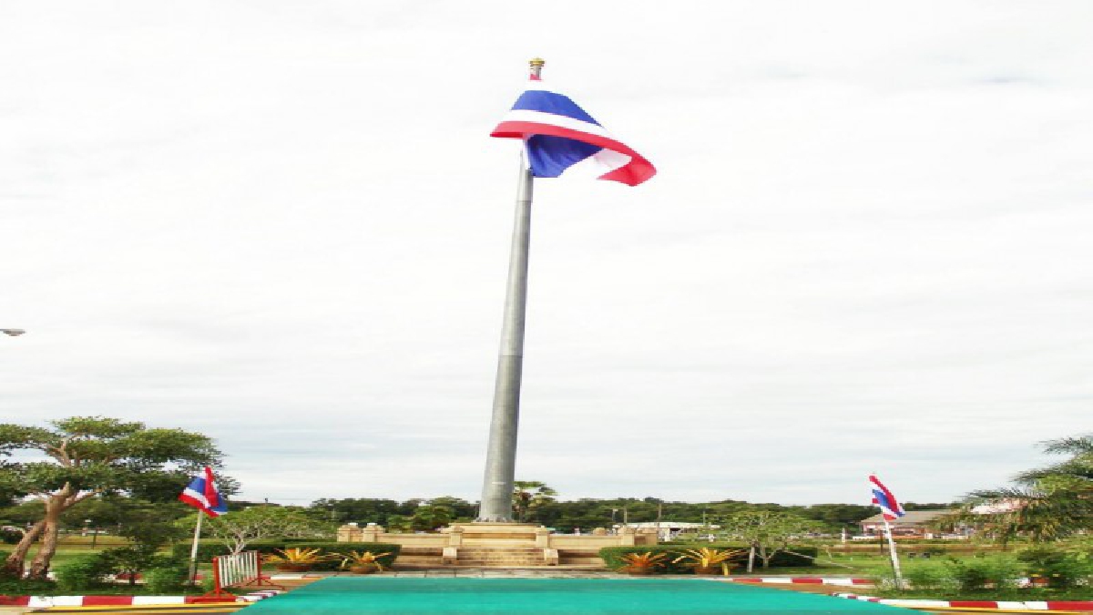 ผู้ว่านำทีมส่วนราชการร่วมร้องเพลงชาติไทย น้อมรำลึกถึงวันพระราชทานธงชาติไทย