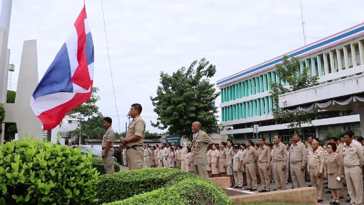 เทศบาลนครหาดใหญ่จัดกิจกรรมเชิญธงชาติไทย และร้องเพลงชาติไทย เนื่องในวันพระราชทานธงชาติไทย และครบ 100 ปี ธงชาติไทย เพื่อแสดงออกถึงความรักชาติ