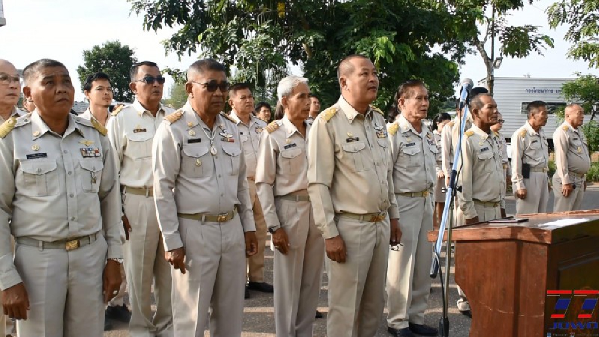 จันทบุรี!! หน่วยงานต่างๆ ในจันทบุรี ร่วมกิจกรรม เนื่องในวันพระราชทานธงชาติไทยครบ 100 ปี (มีคลิป)