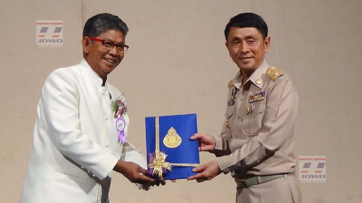 ยกย่องเชิดชูเกียรติ 99 ครูเกษียณอายุราชการผู้ที่มีคุณงามความดีสร้างคุณประโยชน์ ขณะที่กระทรวงศึกษาธิการได้จัดสรรบุคลากรทางการศึกษาแทนครบจำนวน