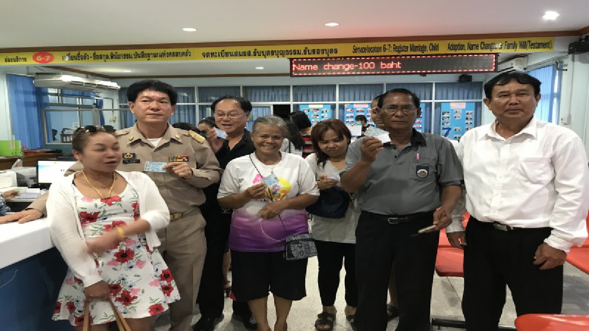 2 วันสุดท้าย!! ชาวบ้านเมืองช้าง รวมพลังน้ำใจ น้อมถวายแด่ในหลวง ร.9 แห่ร่วมลงทะเบียน “จิตอาสา” งานพระราชพิธีถวายพระเพลิงพระบรมศพ (คลิป)