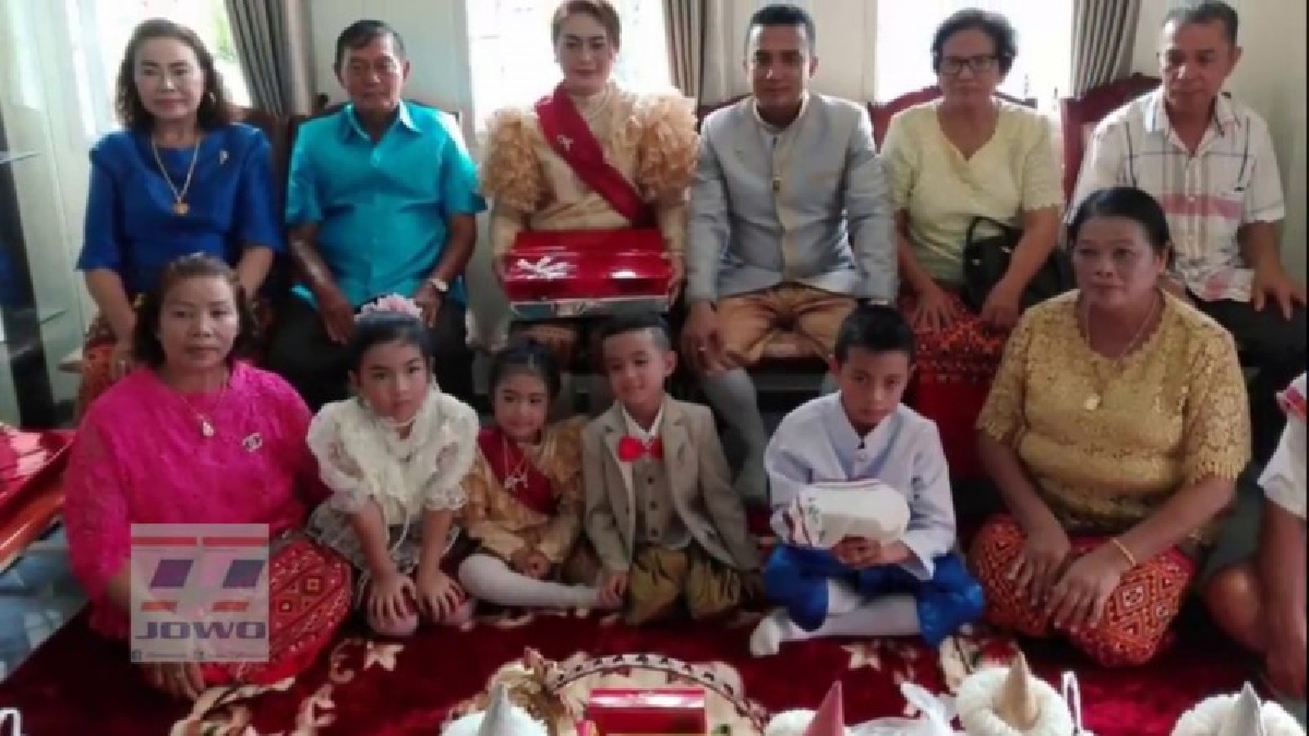 ฮือฮา!! แต่งงานเด็กแฝดตามความเชื่อแต่โบราณ หนูน้อยบ่าวสาวแต่งกายชุดไทยประยุกต์แต่งตามประเพณีไทย บรรยากาศเป็นไปอย่างน่ารักอบอุ่น
