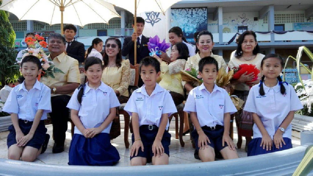 จัดงานมุทิตาแก่ครูที่เกษียณอายุราชการเพื่อเชิดชูเกียรติครูผู้ที่ได้เสียสละทุ่มเทชีวิตเพื่อถ่ายทอดวิชาความรู้แก่ลูกศิษย์ด้วยดีเสมอมา