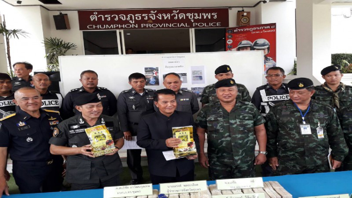 มาหลากหลายรูปแบบ!! สุดตะลึงยาไอซ์รูปแบบใหม่ 5 ดาว คล้ายซองใบชา แต่ฤทธิ์แรงมาก รวบคนร้ายได้คาหลักฐานมูลค่ากว่า 40 ล้านบาท!? (ชมคลิป)