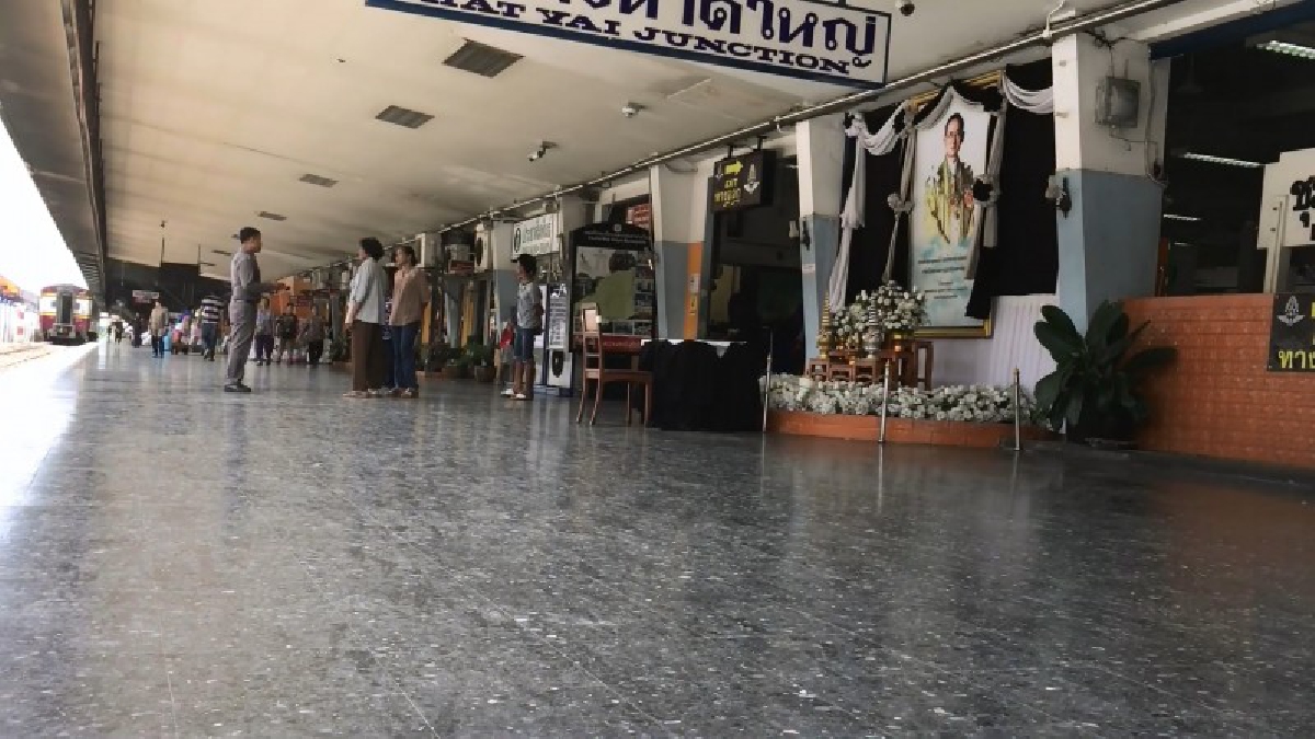 สถานีรถไฟชุมทางหาดใหญ่ ติดตั้งเครื่องอ่านบัตร ผู้มีรายได้น้อยหรือEDC เรียบร้อยแล้ว เริ่มใช้บัตรได้ตั้งแต่วันที่1 พฤศจิกายนนี้ (มีคลิป)