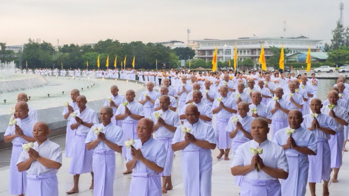 ปทุมธานี พุทธศาสนิกชนร่วมอุปสมบทหมู่จำนวน 45 รูป บูชาธรรม 133 ปี หลวงปู่วัดปากน้ำที่วัดพระธรรมกาย