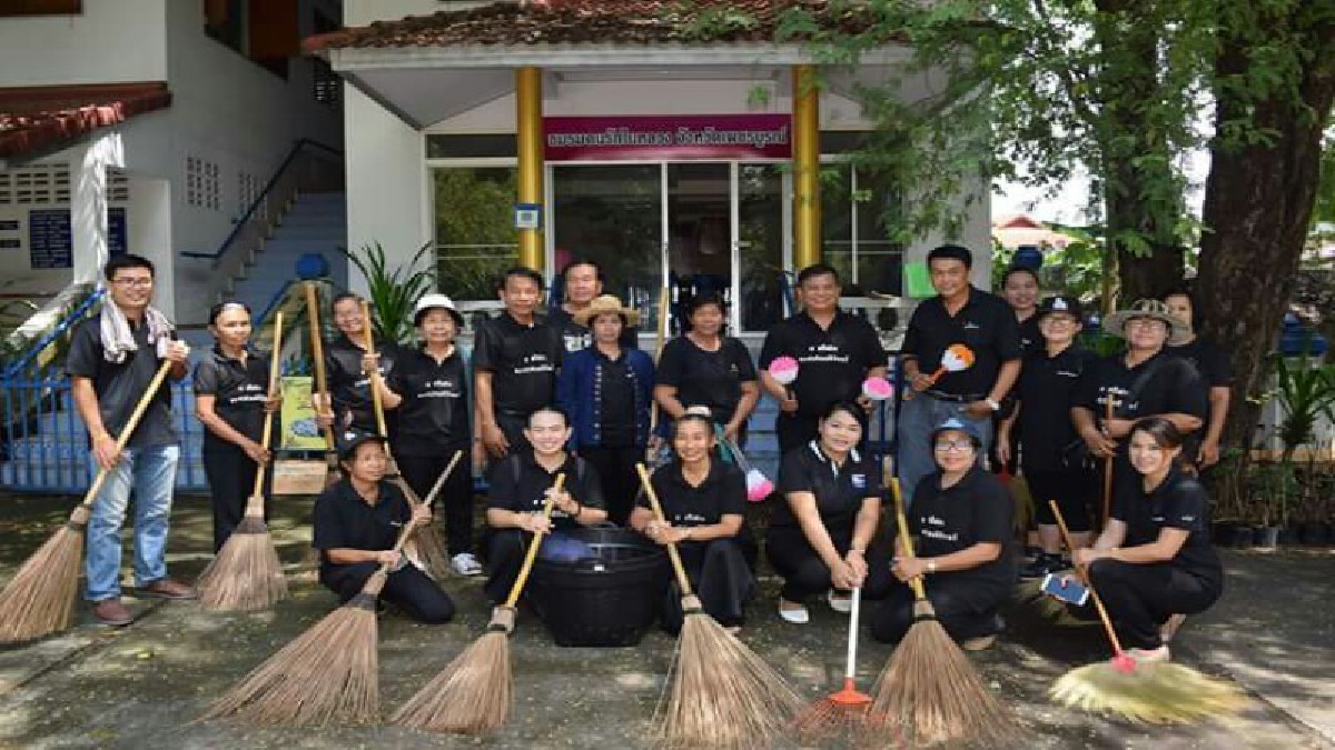จิตอาสา!!!ชมรมคนรักในหลวงเพชรบูรณ์ จิตอาสาพัฒนาสาธารณะประโยชน์