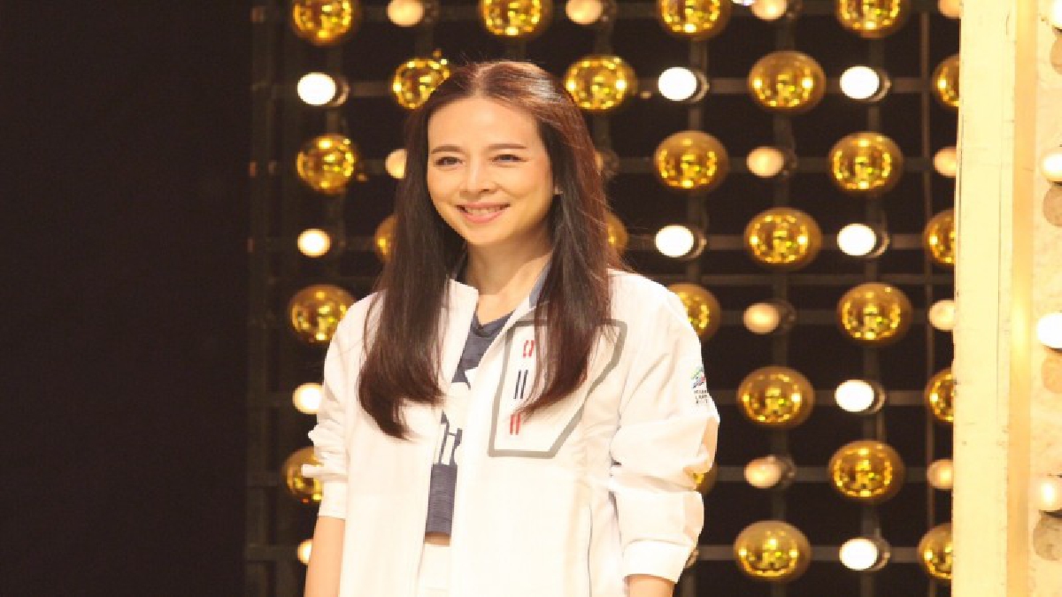 ขาเก้าอี้แข็งแกร่ง  อยู่ต่อแน่นอน นางฟ้าวงการลูกหนัง  &lsquo;มาดามแป้ง&rsquo; ขอพาแข้งสาวไทยไปบอลโลก