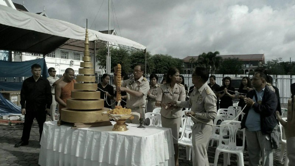 สตูล ทำพิธีอัญเชิญนพปฏล สุวรรณฉัตรขึ้นสู่ยอดพระเมรุมาศจำลอง