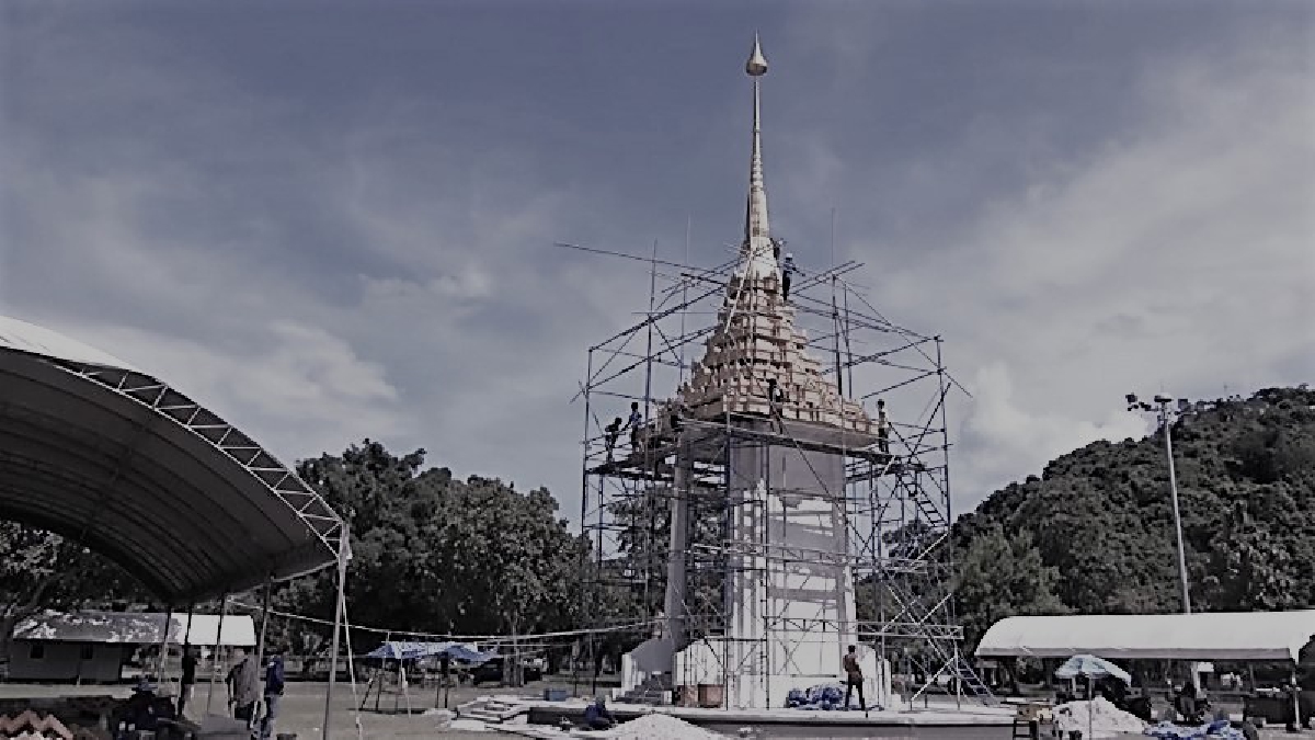 สงขลา ติดตั้งพระมหาเศวตฉัตร 9 ชั้น บนยอดพระเมรุมาศคาดเสร็จ10 ตุลาคมนี้