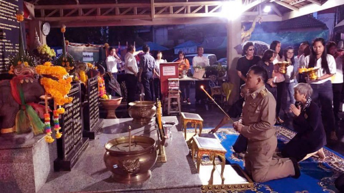 พ่อเมืองพร้อม 2 รอง ผวจ.สระแก้วคนใหม่ เดินทางเข้ากราบสักการะ "ศาลเจ้าพ่อพระปรง" สถานีที่ศักศิ์สิทธิ์ประจำคู่บ้านคู่เมืองของชาวสระแก้ว!!