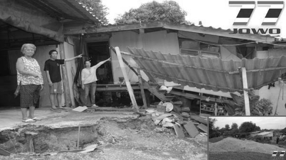 ชาวบ้านคลองด่านโวยผู้รับเหมาแขวงทางหลวงทำบ้านทรุด หลังนำหินคลุกและทรายกองมหึมา มาวางกองใกล้ตัวบ้าน (ดูคลิป)